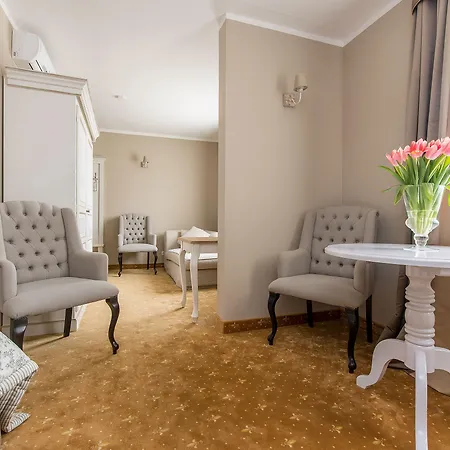 Riviera Airport Modlin Feriested 4*
