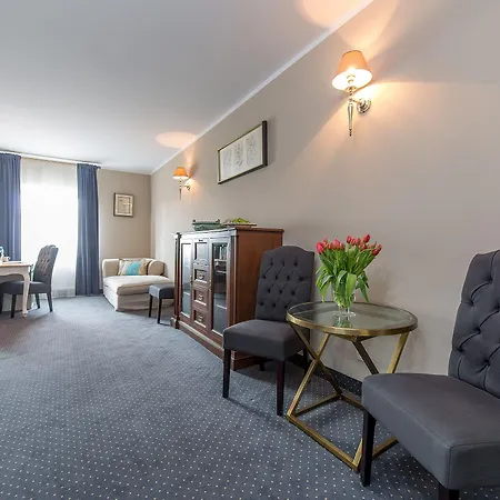 Riviera Airport Modlin 4*