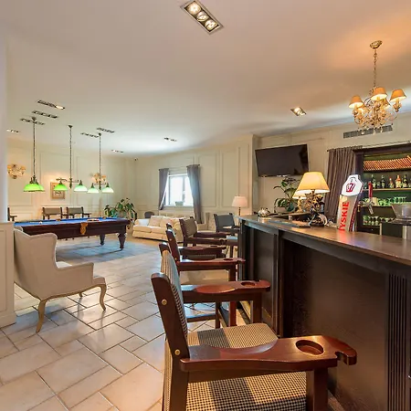 リゾート Riviera Airport Modlin 4*
