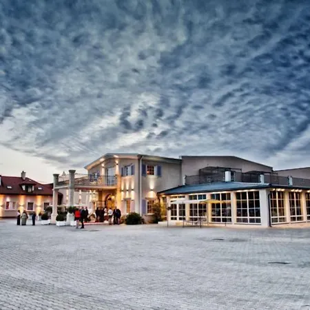 Riviera Airport Modlin 4*