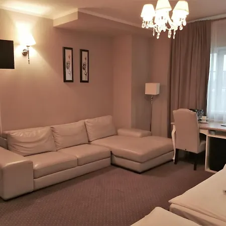 リゾート Riviera Airport Modlin 4*