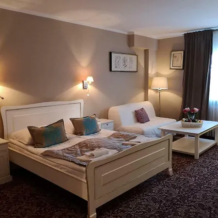 Riviera Airport Modlin 4* Olszewnica Nowa