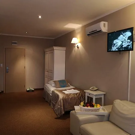 Resort Riviera Airport Modlin