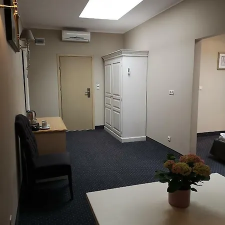 Riviera Airport Modlin 4*