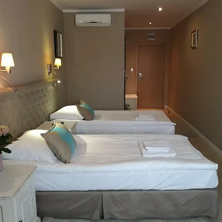 Feriested Riviera Airport Modlin 4*