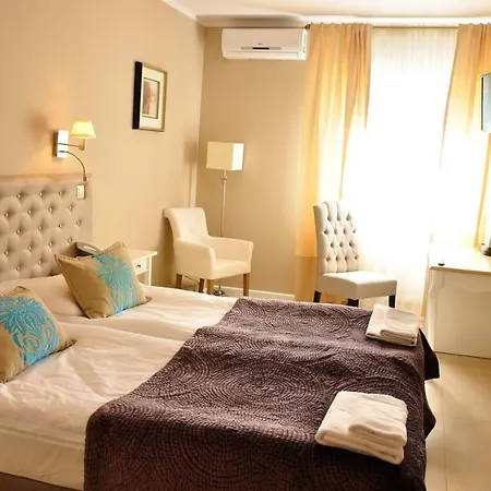 Feriested Riviera Airport Modlin 4*