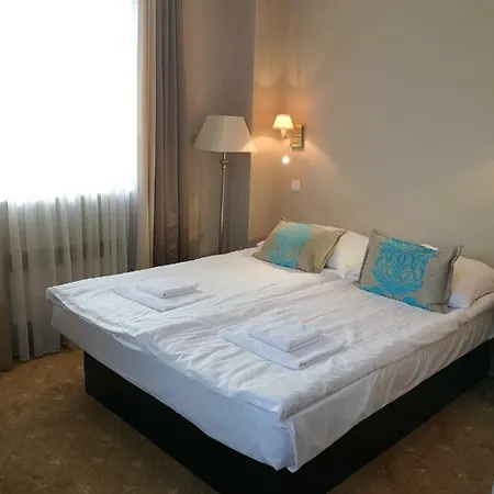 Feriested Riviera Airport Modlin 4*